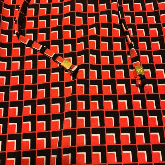 ✨New Red & Black Michael Kors Blouse✨ - Picture 5 of 8